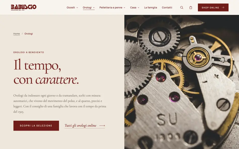 Pagina Orologi con il titolo “Il tempo, con carattere.” e un movimento meccanico in primo piano